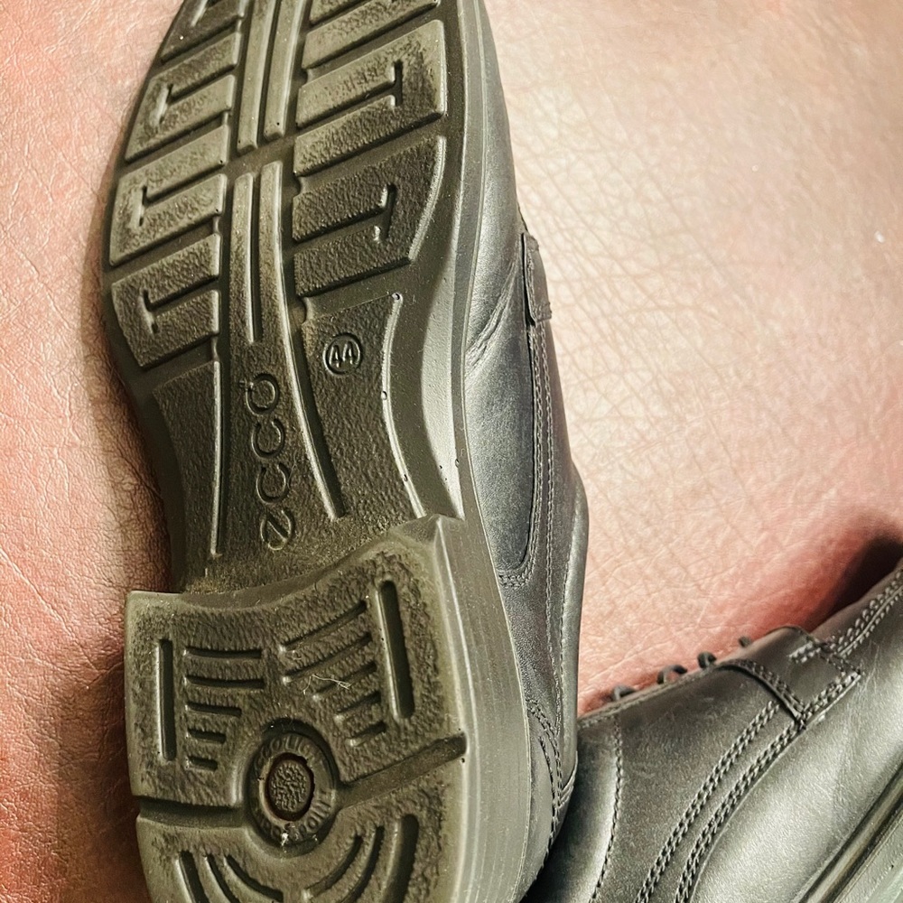 Shoes - Picture 4 of 7